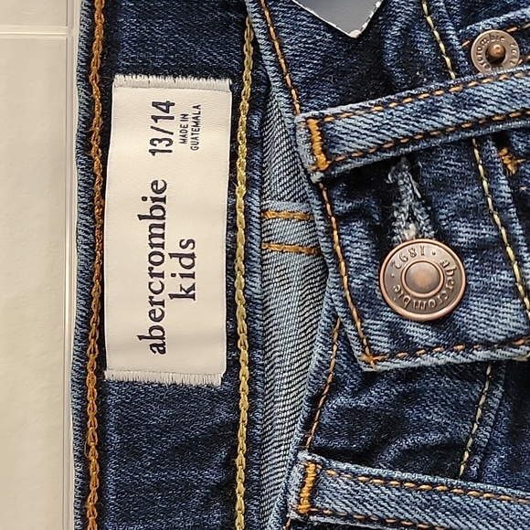 [*3 Items For $20 In Bundle*] Abercrombie Kids denim Jean  Shorts 13/14 - Picture 2 of 5